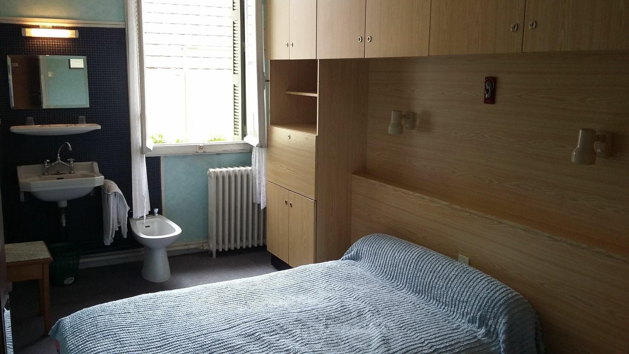 Hotel Du Viscos ลูร์ด ภายนอก รูปภาพ